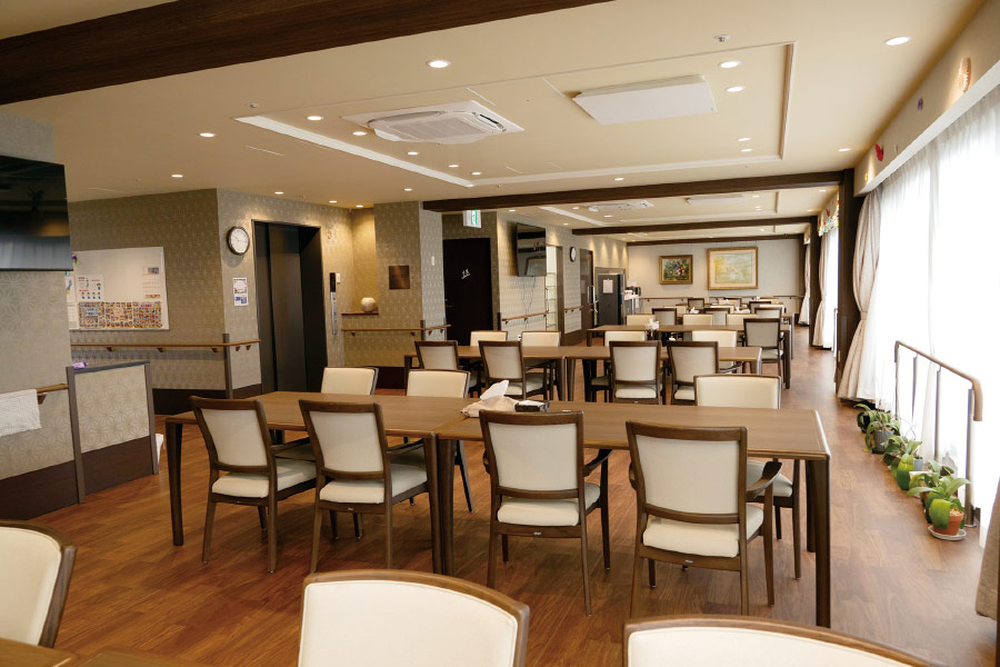 グランエコー背戸口_食堂_01