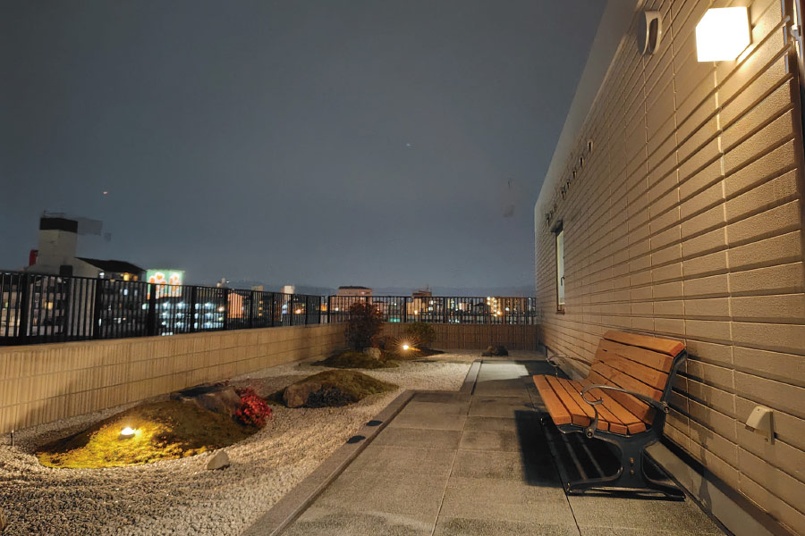 グランエコー背戸口_屋上庭園_01